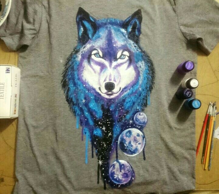 wolf on t-shirt - My, Wolf, T-shirt, Painting on fabric, Acrylic