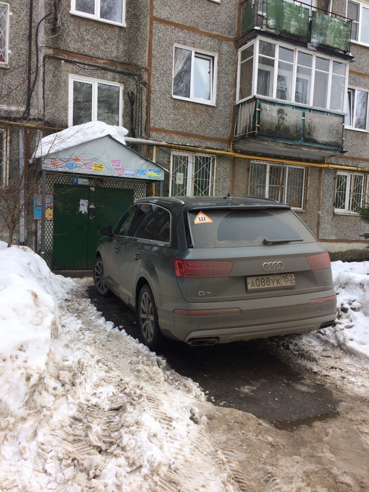 This character is worthy of fame Peekaboo - Autoham, The driver, Nizhny Novgorod, Parking, Entrance, Auto, The photo, Negative