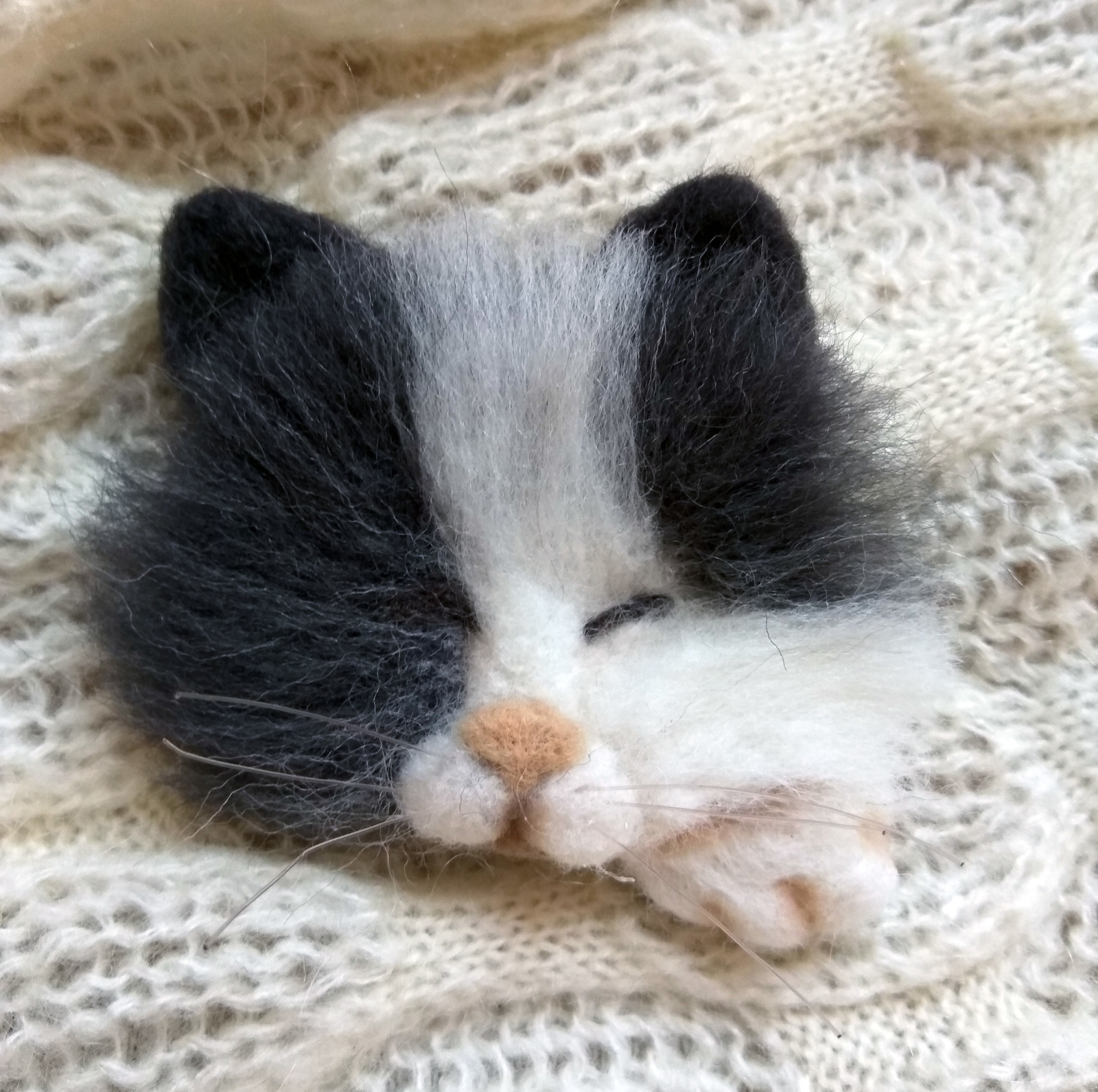 Without my cat, all life is wasted... Dry felting brooch. - My, cat, , Dry felting, Needlework, Needlework without process, Wool toy, Longpost