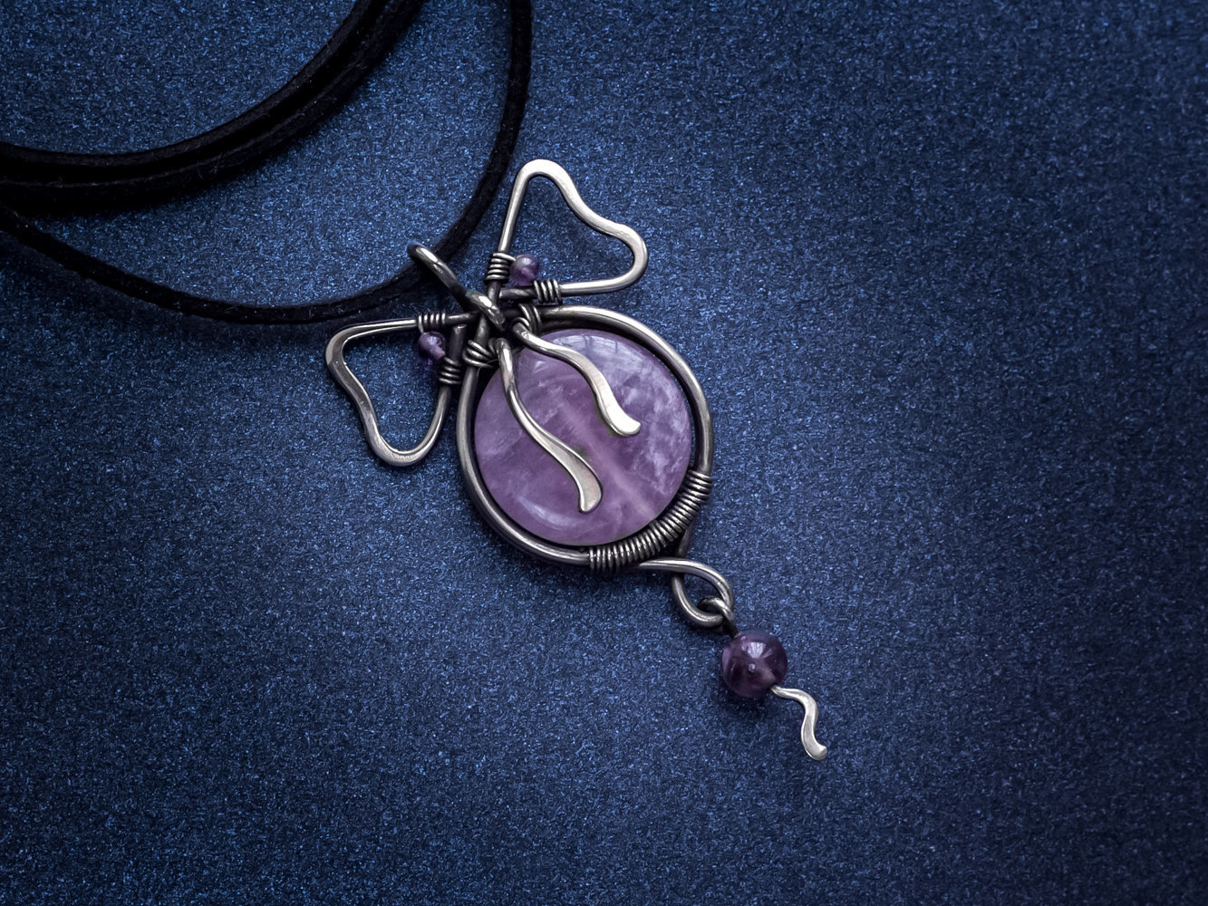 Bow. - My, Decoration, Needlework without process, Wire wrap, Pendant, Amethyst, Bow, Longpost, The photo