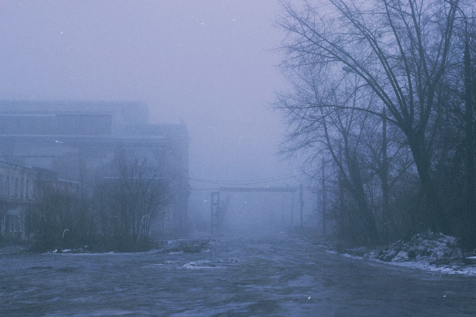 Воронежская зона. Заброшенный завод в тумане. Ангар в тумане. Туман в зоне отчуждения. Самый страшный туман.