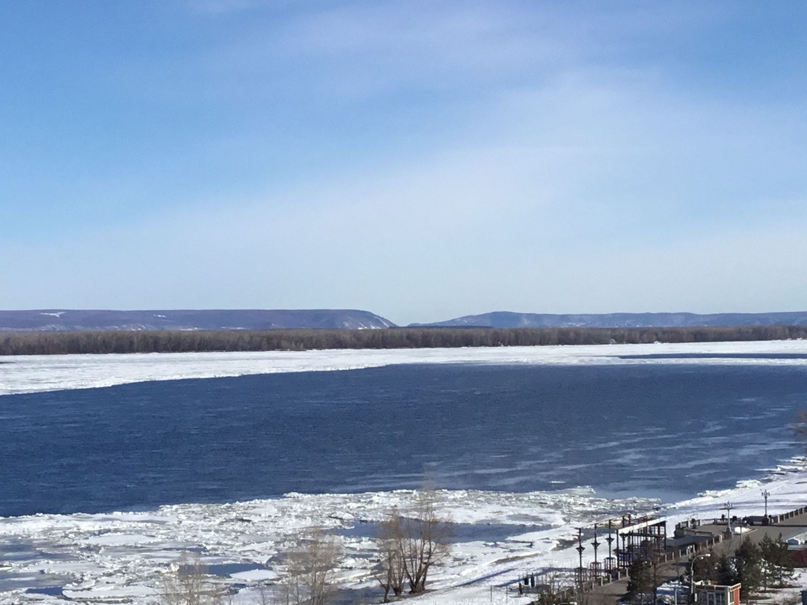 The Volga began to free itself from ice - My, Volga, Ice drift, Spring, The photo