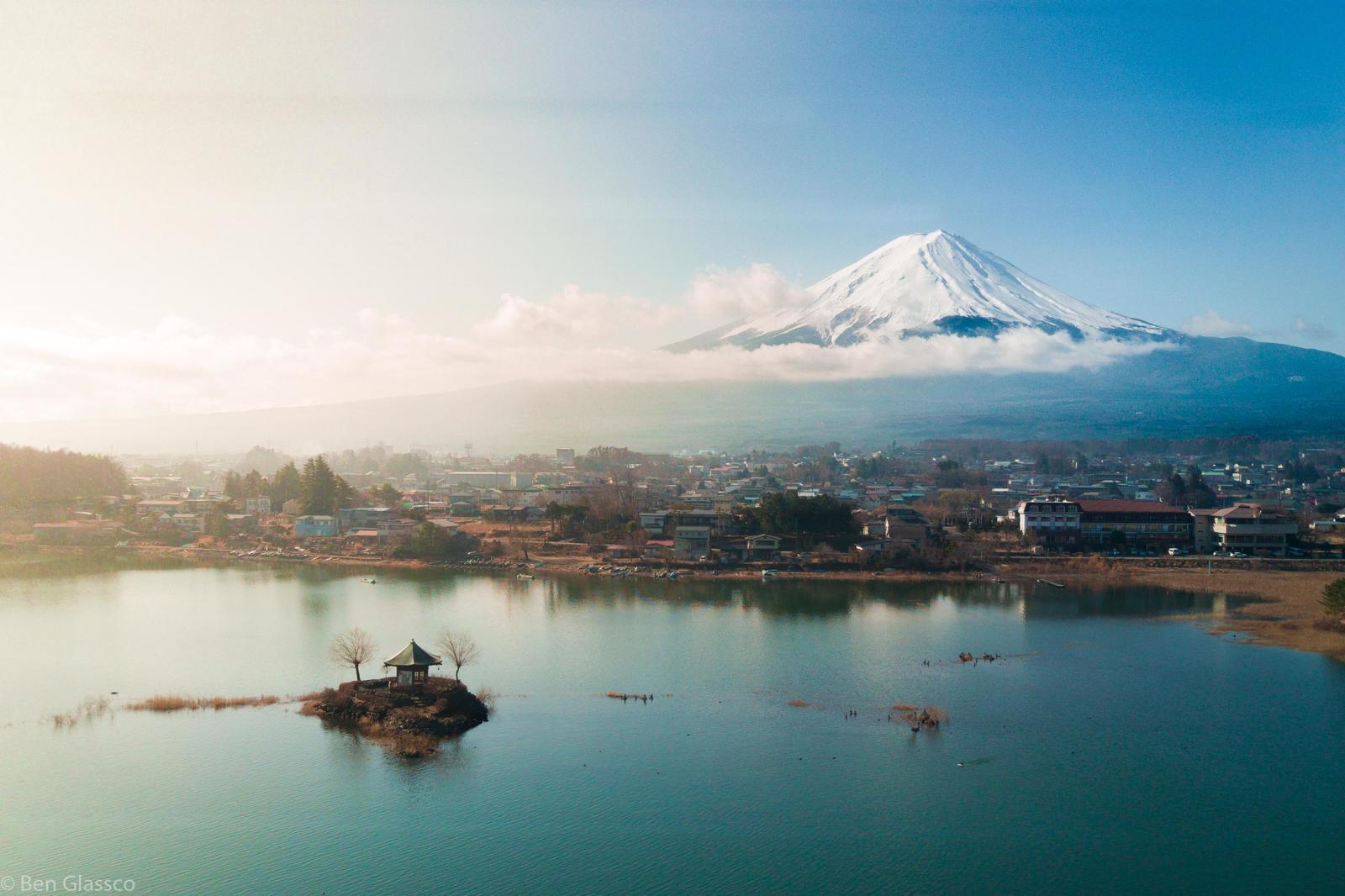 Sunrise at Lake Kamaguchi, north of Mount Fuji - The photo, The mountains, Fujiyama, Lake, Town, House, Japan