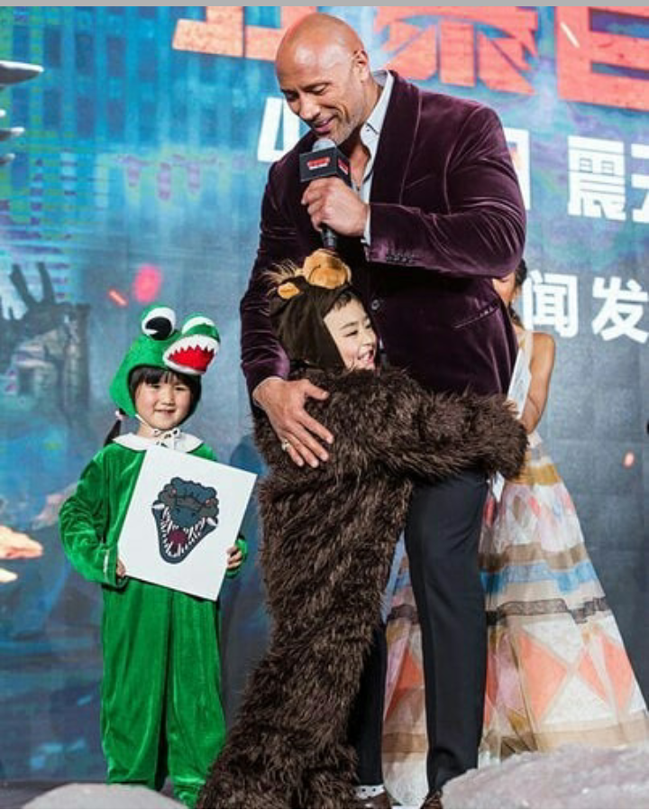 Photo from the Chinese premiere of Rampage in Shanghai. - The rocks, Shanghai, Movies, The photo, Dwayne Johnson, Fans