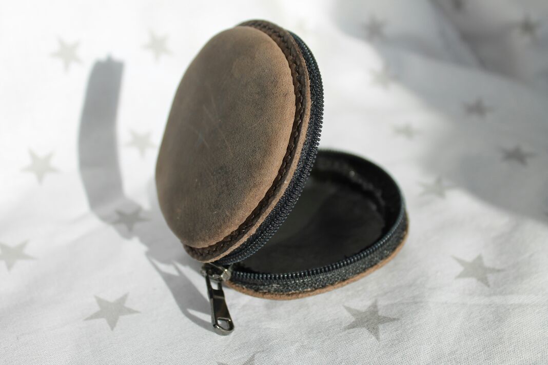 The first steps are very difficult ... Part-4 (Miscellaneous trifle - Business card holder and experimental case for headphones) - My, Natural leather, Leather, Handmade, Leather products, Leather craft, Needlework, Needlemen, Longpost