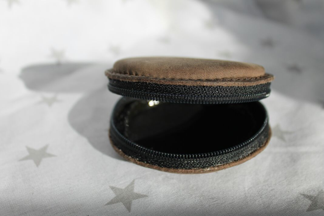 The first steps are very difficult ... Part-4 (Miscellaneous trifle - Business card holder and experimental case for headphones) - My, Natural leather, Leather, Handmade, Leather products, Leather craft, Needlework, Needlemen, Longpost