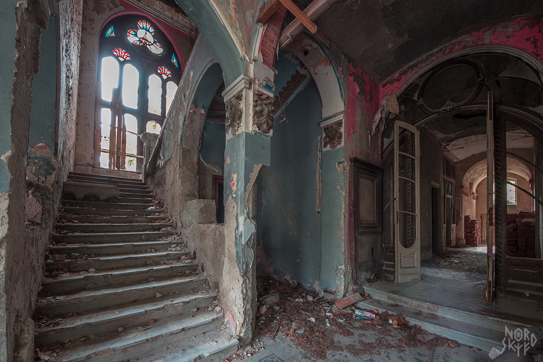 Gloomy abandoned mansion in Serbia - My, Urbanphoto, Zabugornyurban, Longpost, Serbia, Architecture, The photo