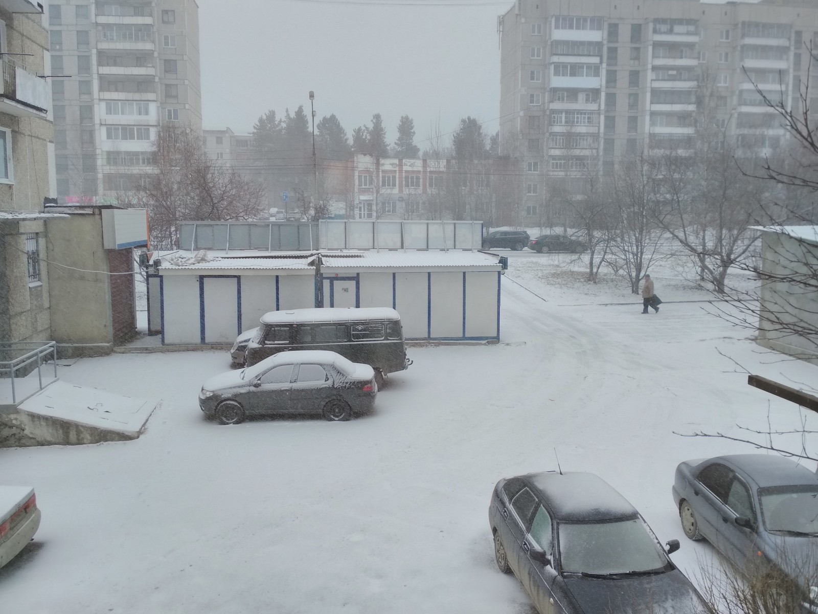 Температура в уральском. Комсомольский проспект 19. Комсомольский проспект 19а Челябинск. Комсомольский проспект 44 Челябинск. Комсомольский проспект 56а Челябинск.