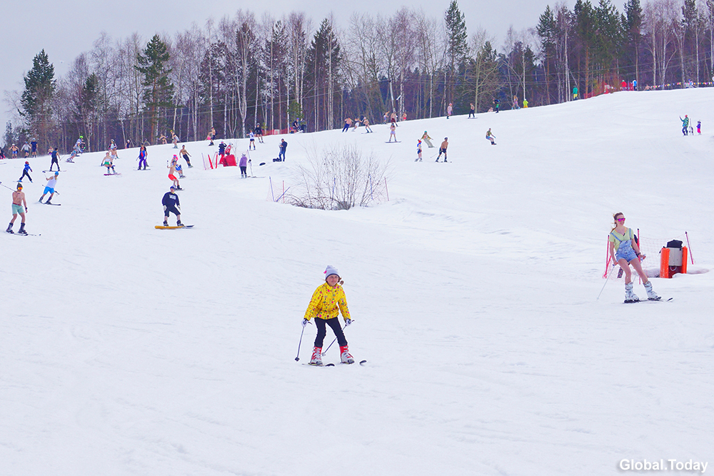 Descent in bikini-2018, Sobolinaya Mountain, Baikalsk - My, Baikal, Baikalsk, , , , Tourism, Youth, Skis, Longpost