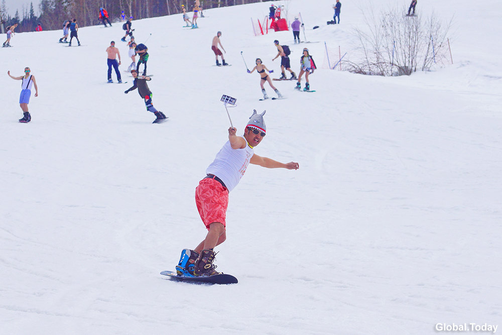 Descent in bikini-2018, Sobolinaya Mountain, Baikalsk - My, Baikal, Baikalsk, , , , Tourism, Youth, Skis, Longpost