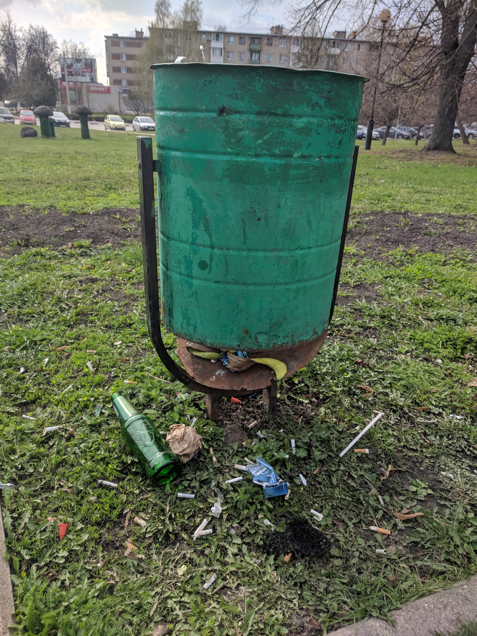 How do you like these ultra modern bins? - My, Garbage, Urn, The park, Failure