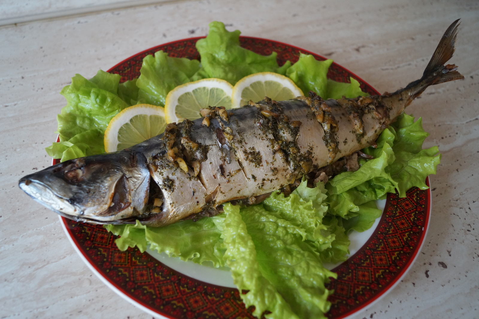 Рыба запеченная с оливками.