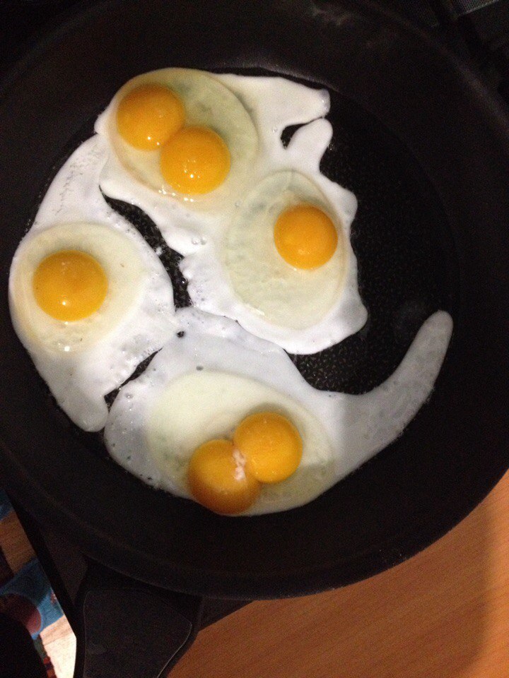 When I decided to cook fried eggs from 4 eggs, but I had to eat 6 - My, Eggs, Fried eggs, Twins, Or, 