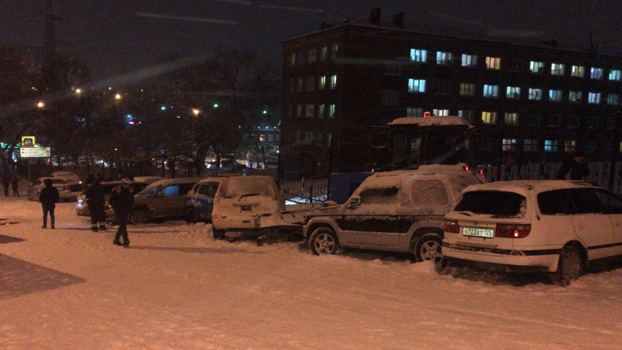 A bit of winter Vladivostok) - My, Vladivostok, Ice, Road accident, Crash, Video, Longpost, November, Tinsmith's Day