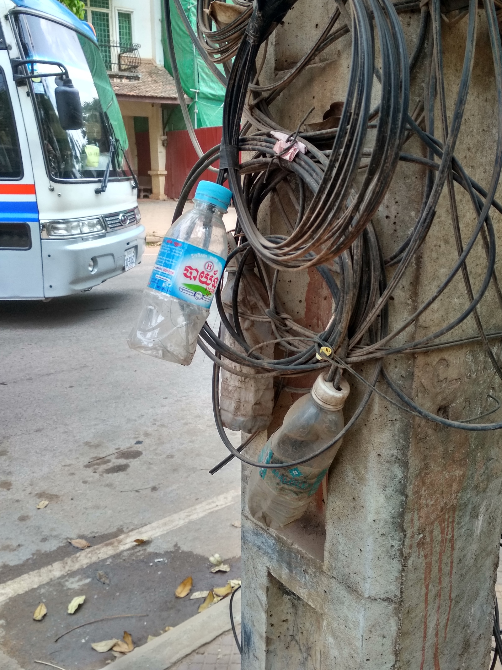 Electrician's Nightmare - Cambodia, Power lines, The wire, Siem Reap, Longpost