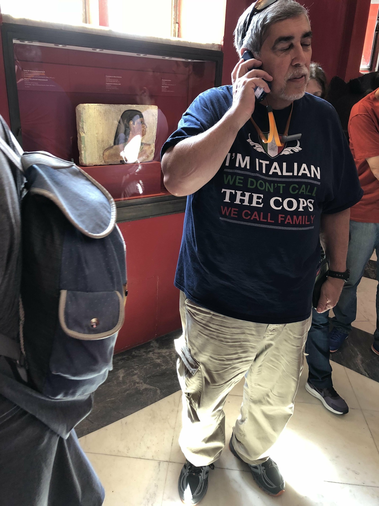 The inscription on the T-shirt: I'm Italian. We don't call the police, we call the Family. - Туристы, T-shirt, Italians