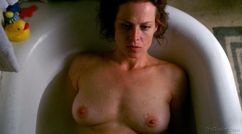 Weaver shows off his Sigourneys. - NSFW, Sigourney Weaver, Boobs, Retro, Nudity, Longpost