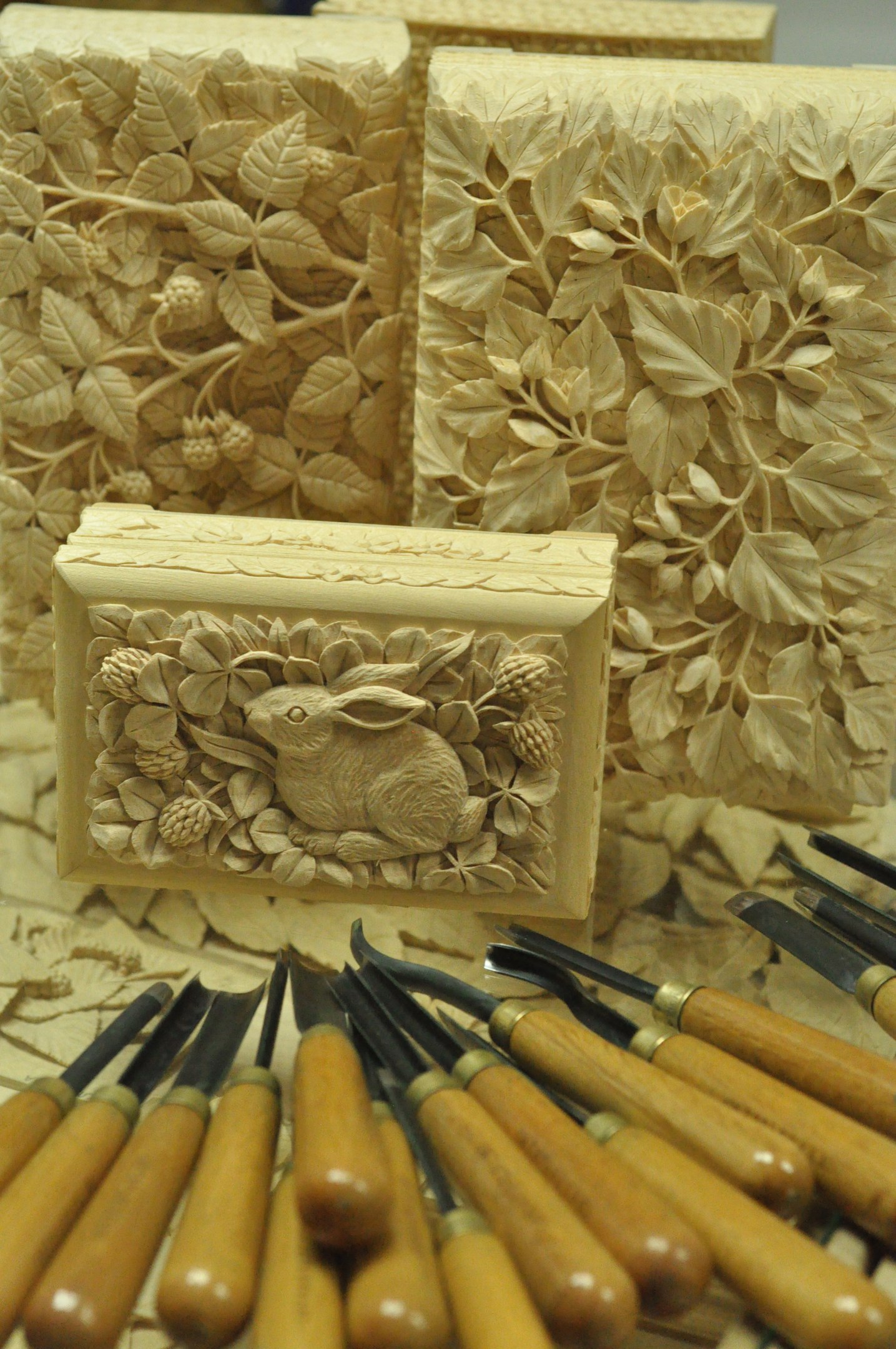 Wood carving - Wood carving, Casket, The photo