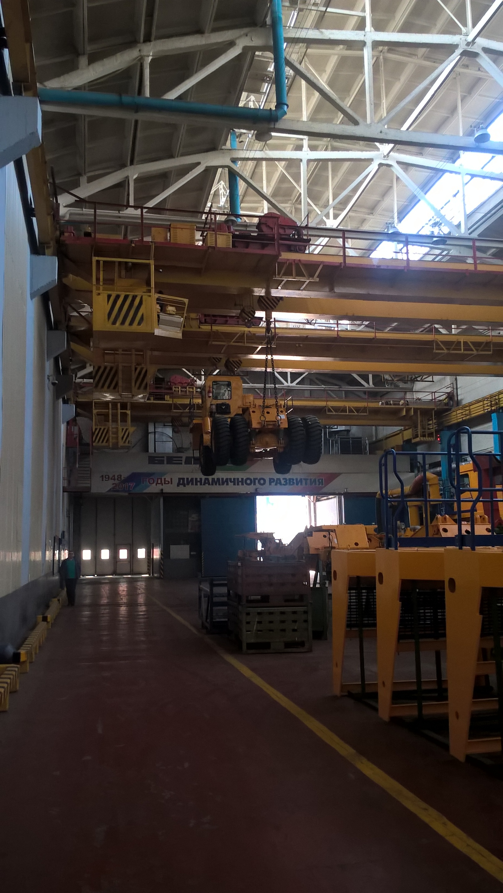 They're taking a little one - My, BelAZ, Overhead crane, Transportation, Longpost