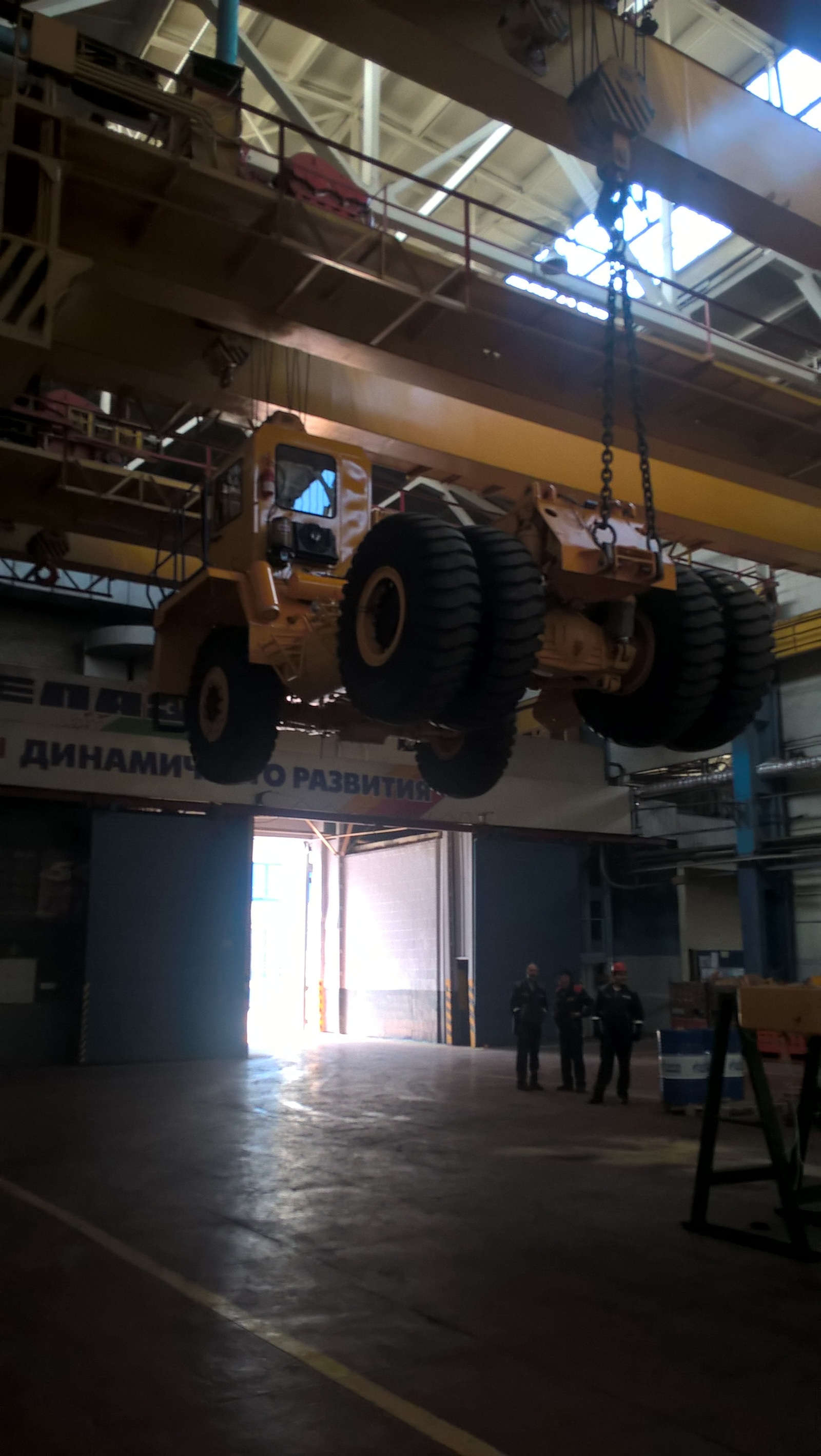 They're taking a little one - My, BelAZ, Overhead crane, Transportation, Longpost