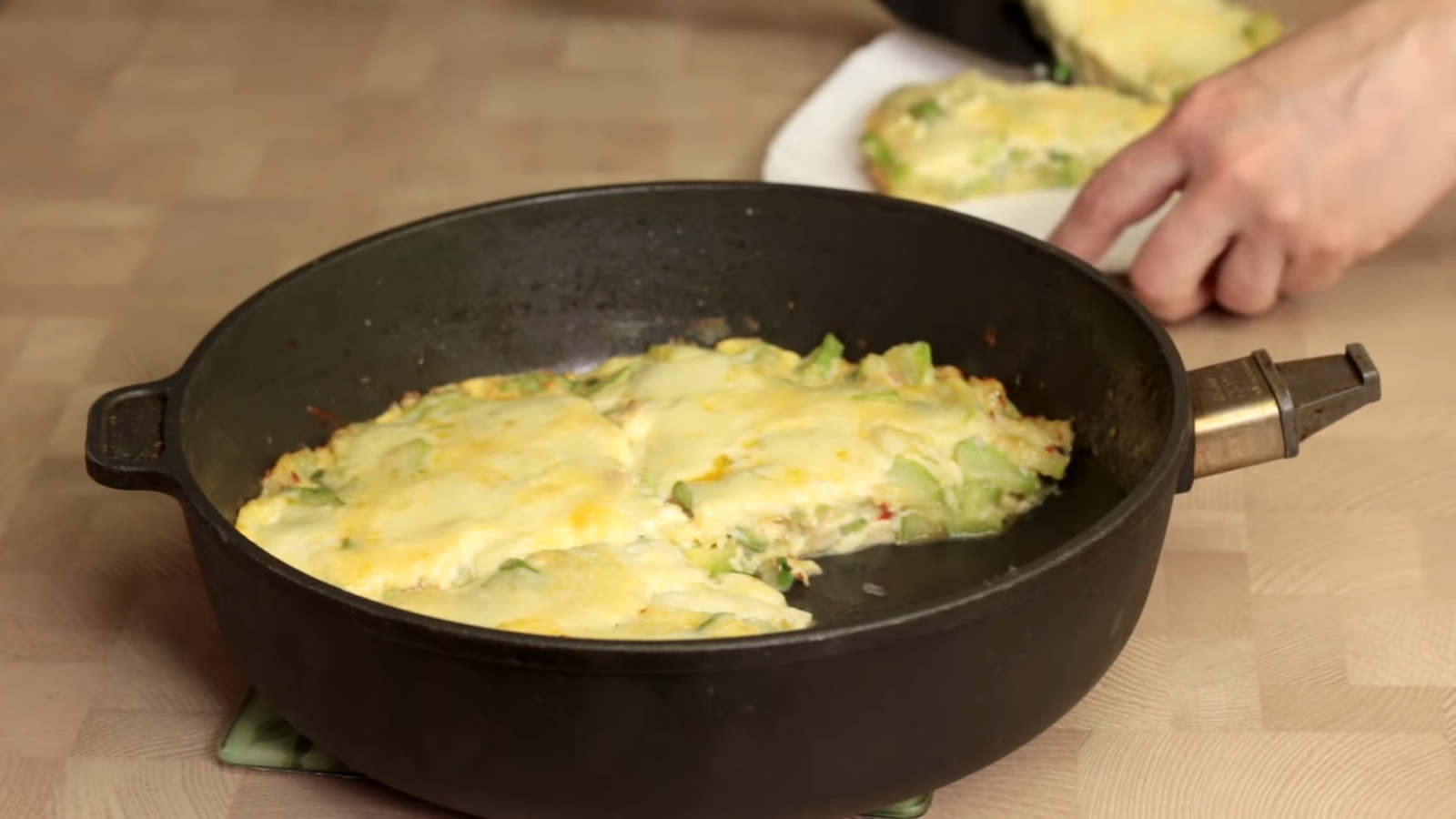 Quick appetizer of young zucchini - Fritata - My, Omelette, Zucchini, Recipe, Video recipe, Cooking, Food, Video, Longpost