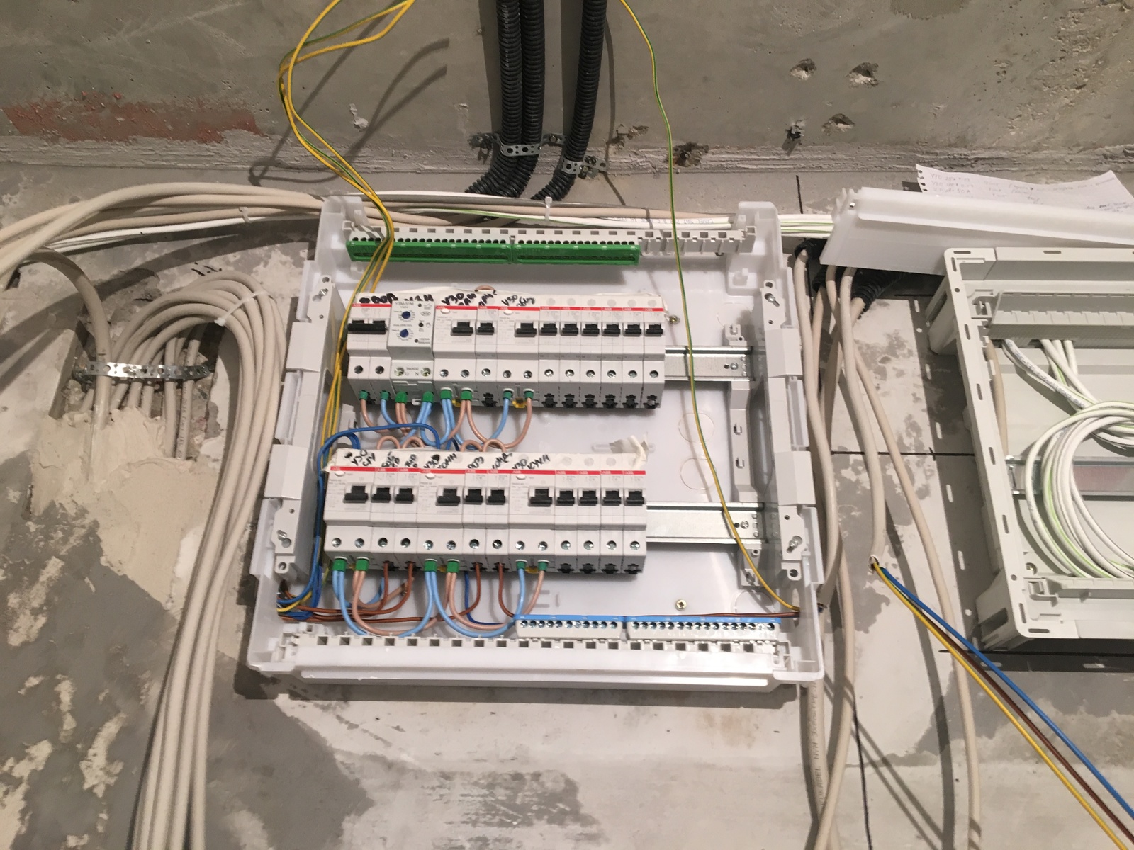 Assembly and connection of the shield in the apartment - My, Electric, Electrical installation, , Longpost