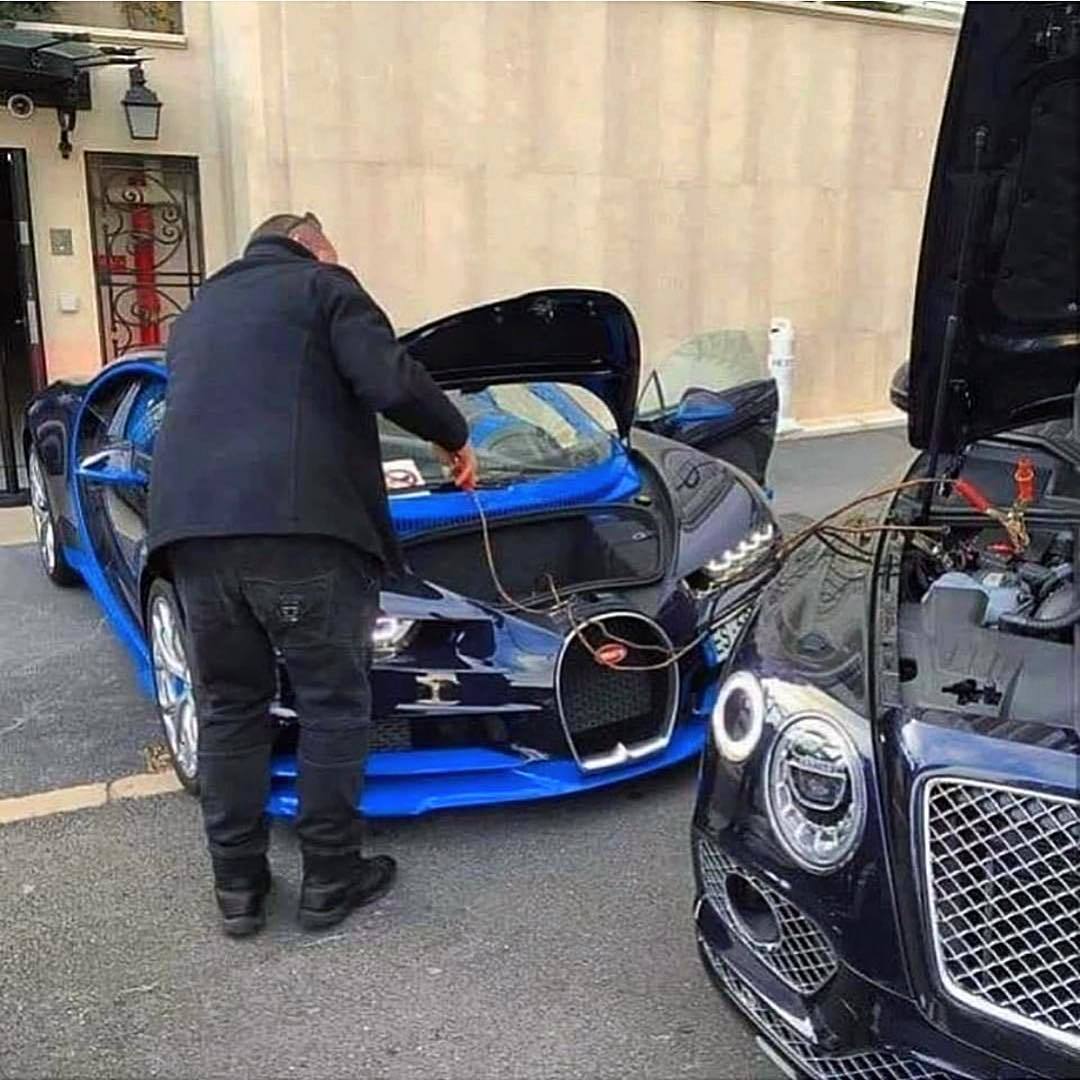 Когда прикуриваешь Bugatti Chiron от Bentley Bentayga - Bugatti Chiron, Bentley Bentayga, Машина, Фотография