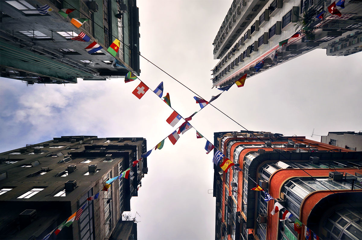 Crossroads - The photo, Flag, Hong Kong