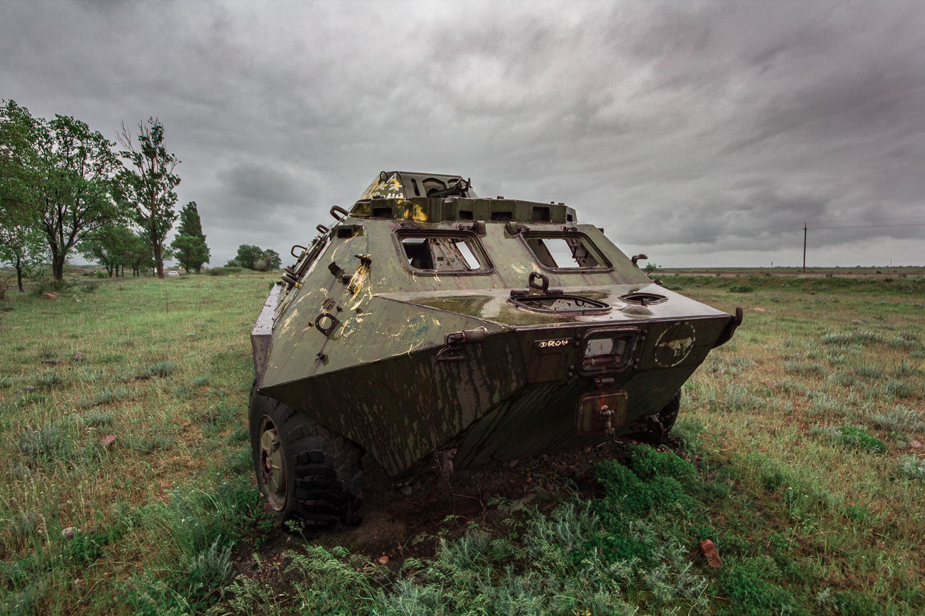 Range mine. Заброшенная Военная техника. Заброшенный БТР. Заброшенный полигон. Заброшенный склад БТР.