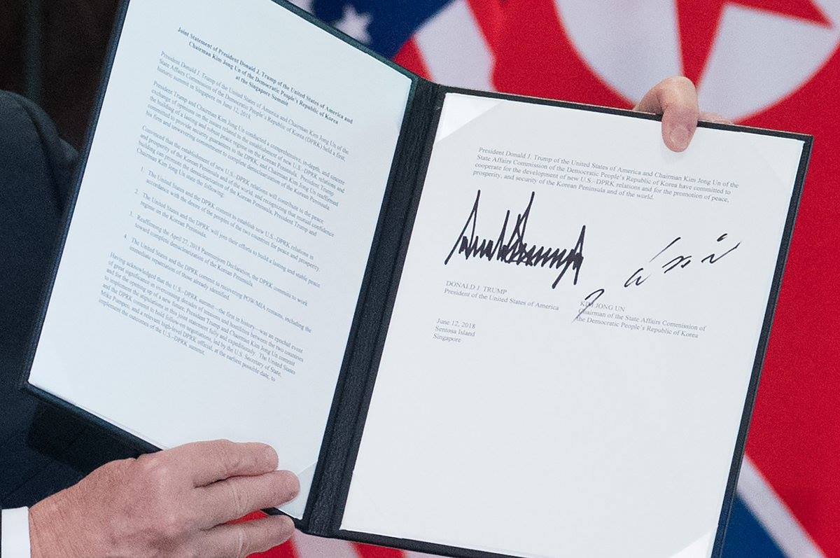 Two signatures - The photo, Signature, USA, North Korea, Kim Chen In, Donald Trump