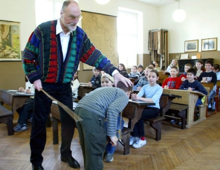 The State Duma proposed to reduce teachers' salaries for displaying aggression towards students - Liberal Democratic Party, Sentence, School, Child abuse, Punishment, Риа Новости
