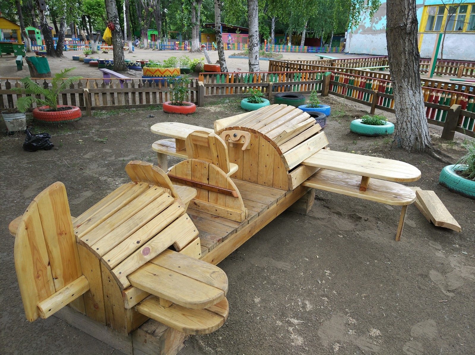 Деревянные поделки для детской площадки (38 фото)