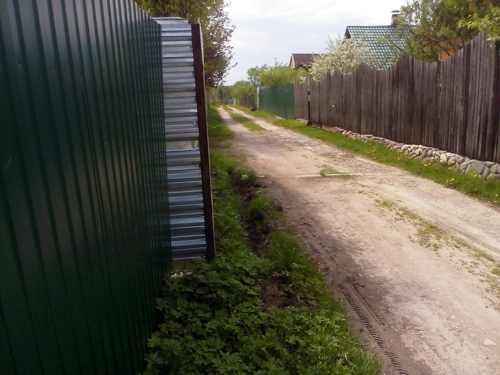 Why do people do this? - Summer residents, Fence