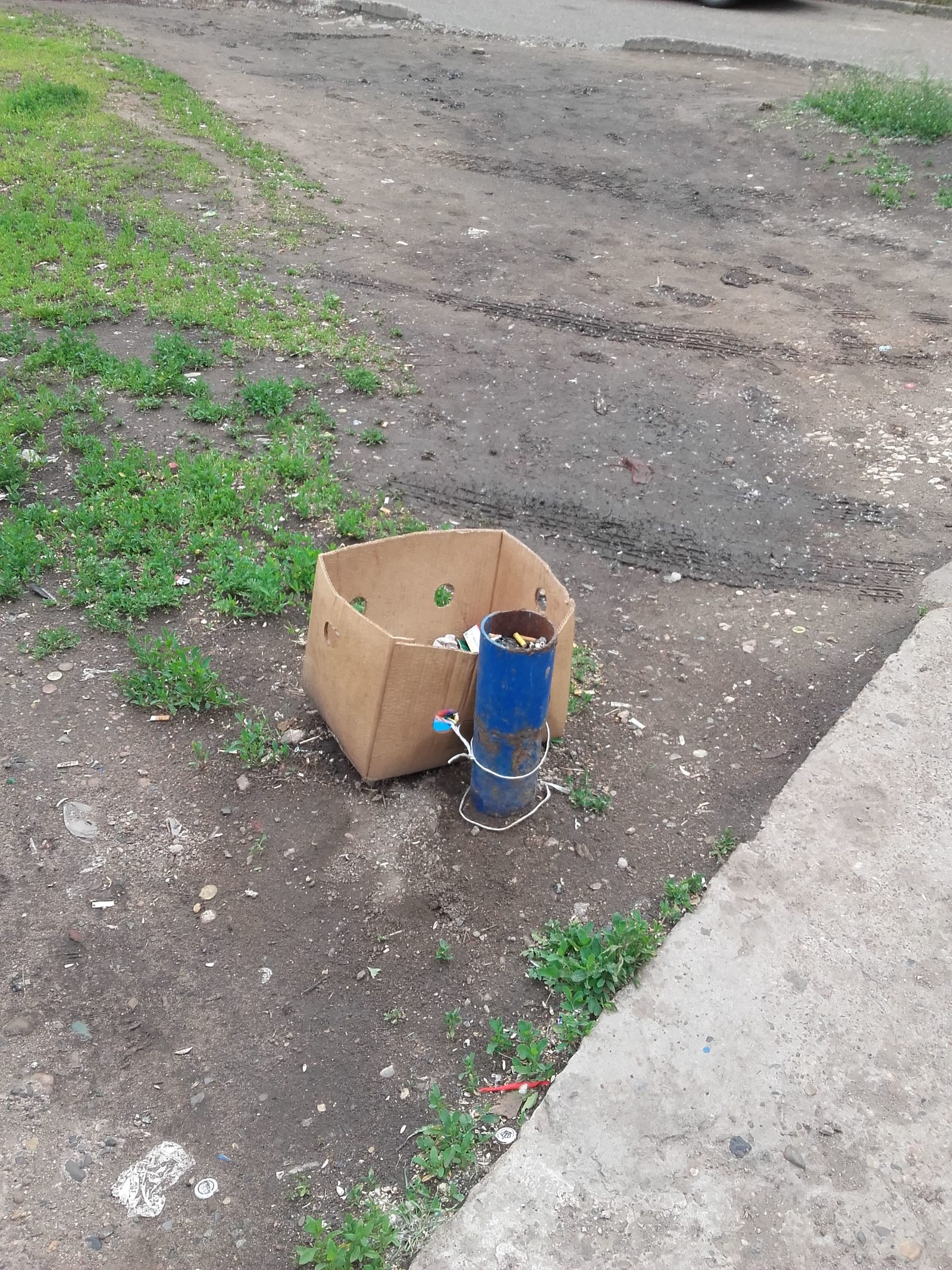 Garbage is safe - My, Garbage, Trash can, City center, Naberezhnye Chelny