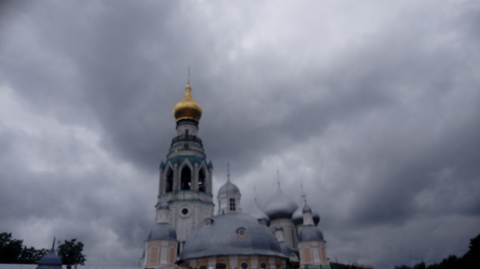 Beautiful places, temples. - My, Temple, Beautiful view, Water, Sky, Golden domes