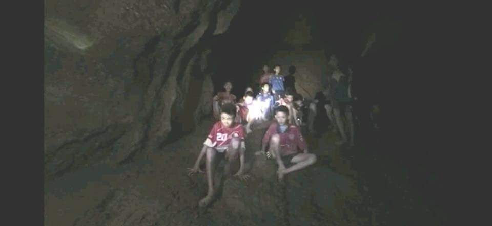 Children rescued in Thailand may have to live in a cave until September or October. - Thailand, Children, The rescue, Caves