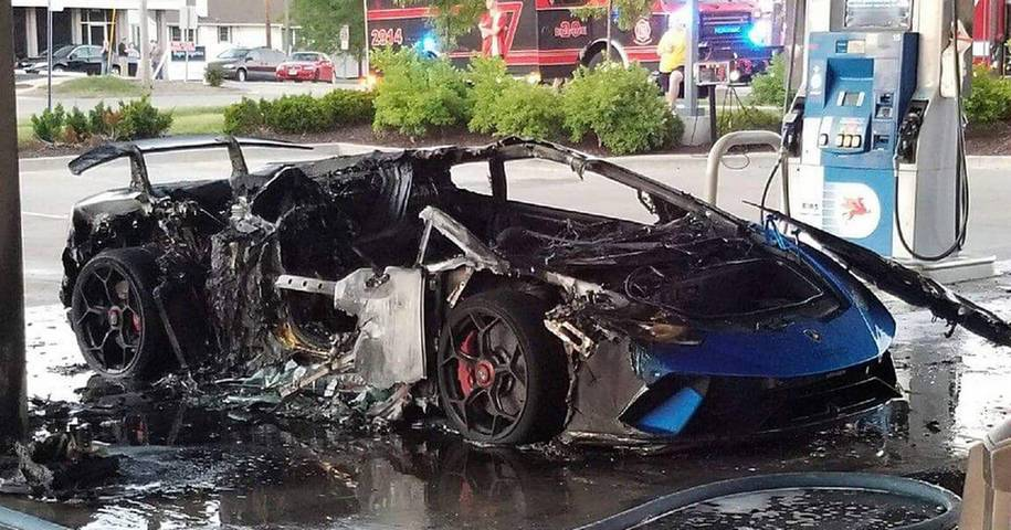 When you forgot to pull out the hose at the gas station - Lamborghini, Fire, USA, Refueling, Gas station, Longpost, Car