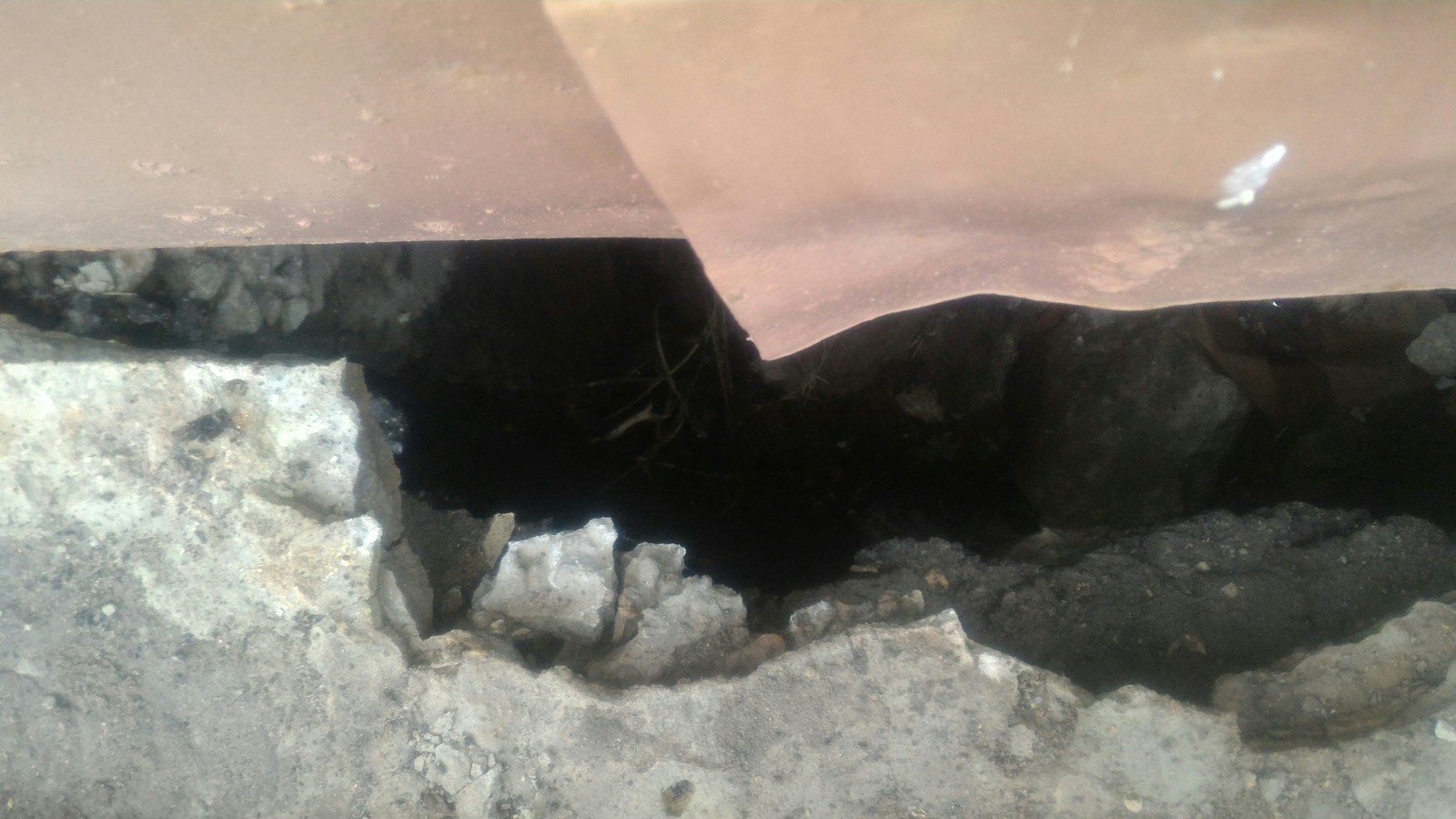 Hole under garage door - My, No rating, Garage, Longpost