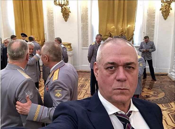 Biker leader Surgeon Zaldostanov beat journalist Sergei Dorenko (photo from a reception in the Kremlin) - My, , Sergey Dorenko, Surgeon, Bikers, Kremlin, Fight, Longpost, Motorcyclists