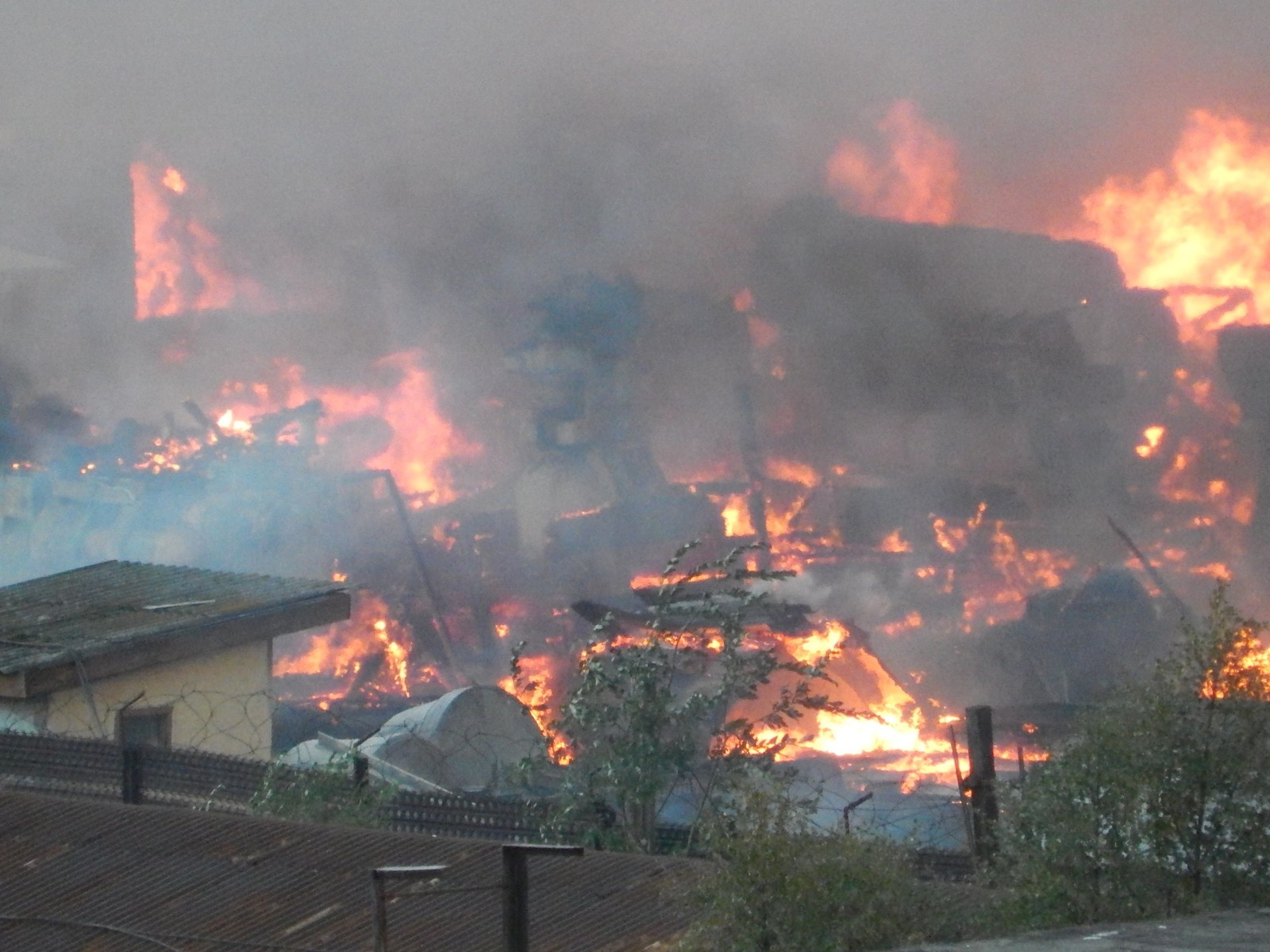 Burning mooring Murmansk - Murmansk, Fire