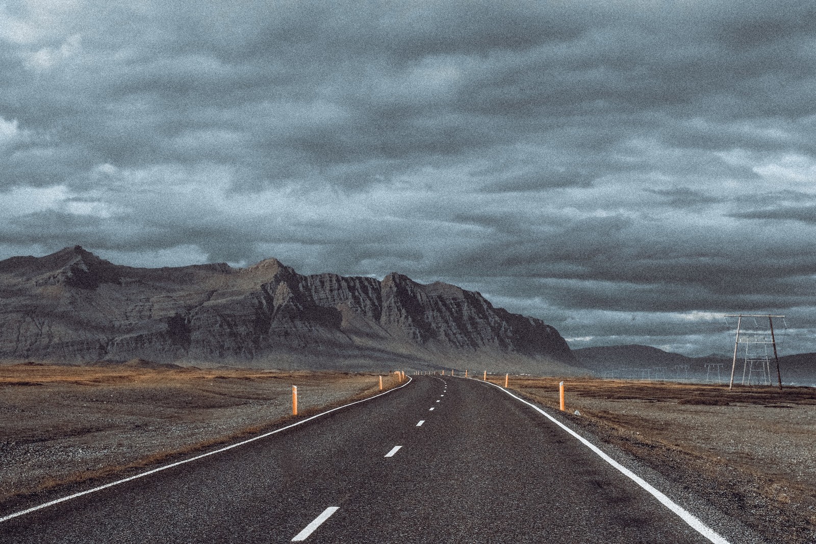 Сон идти по грязной дороге. Исландия дорога. Дорога грез. Cinematic Road photos.