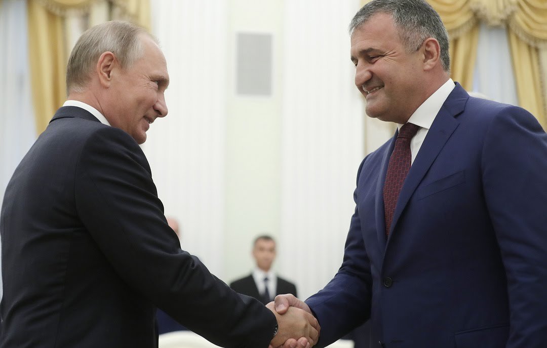 Vladimir Putin and Dmitry Medvedev are awarded the highest state award of South Ossetia - Politics, South Ossetia, Vladimir Putin, Dmitry Medvedev