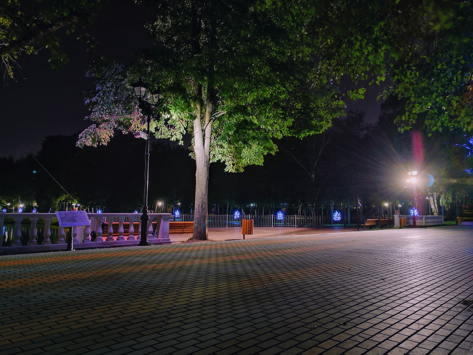 Парк Каспийск ночной