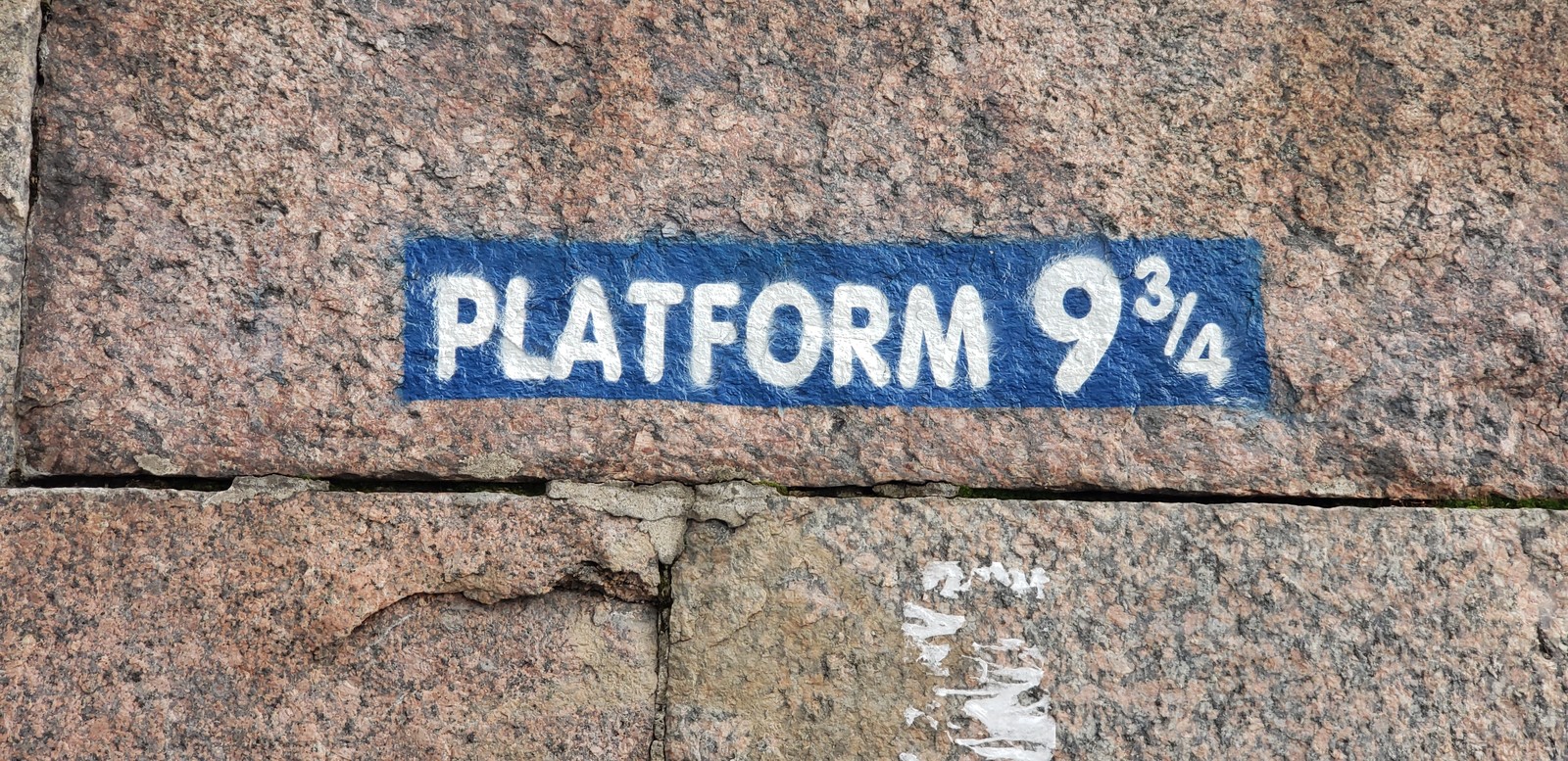 Платформа 9 3 4 санкт петербург. Платформа надпись. Platform надпись. Платформа 9 и 3/4 в Санкт-Петербурге