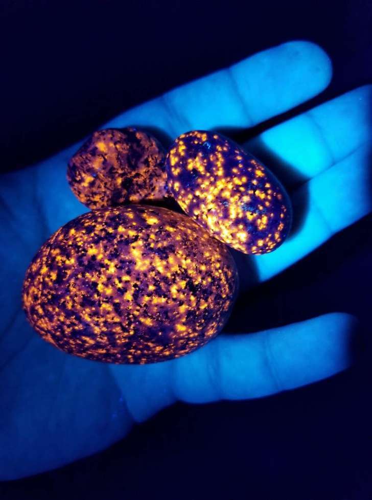 Glowing stones on the shores of Lake Superior in North America - A rock, Yooperlites, Minerals, Interesting, Longpost