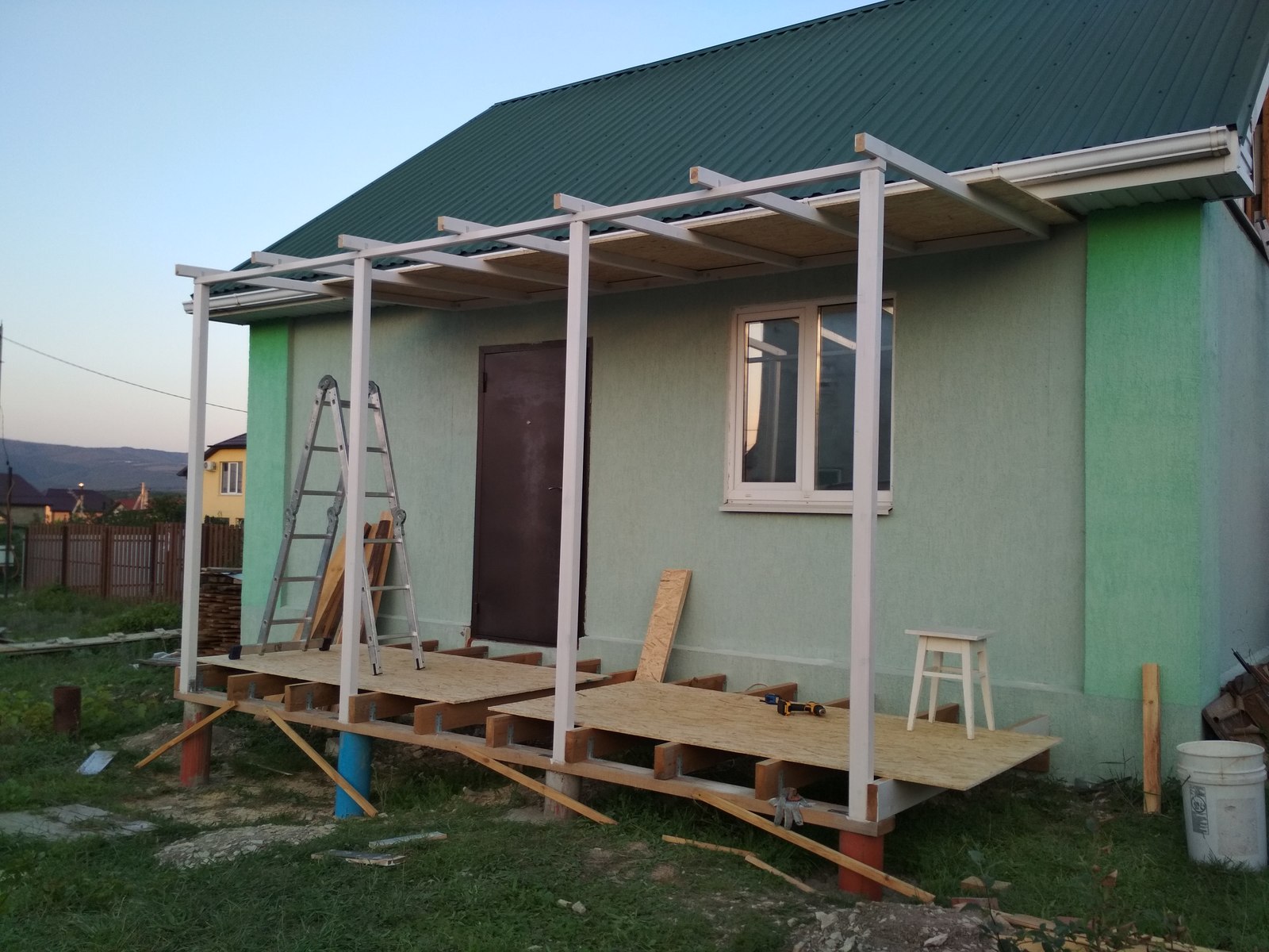 Proširenje verande do kuće pod zajedničkim krovom: kako to učiniti ispravno