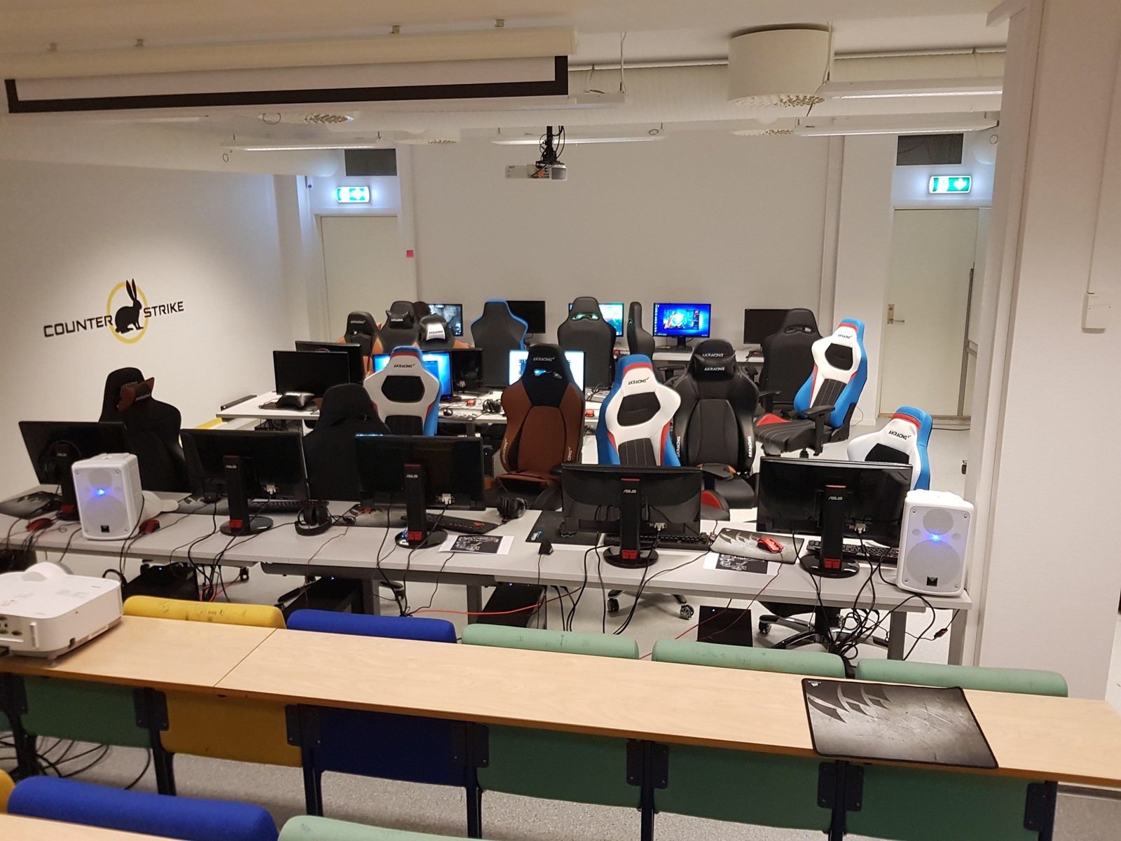 My school has an esports team and they even rent a classroom (Norway) - Norway, Games, eSports, The photo