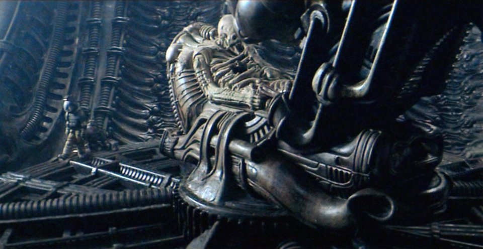 To make the captain's cabin of the Space Jockeys in Alien seem bigger and grander, Ridley Scott used a trick - Stranger, Ridley Scott