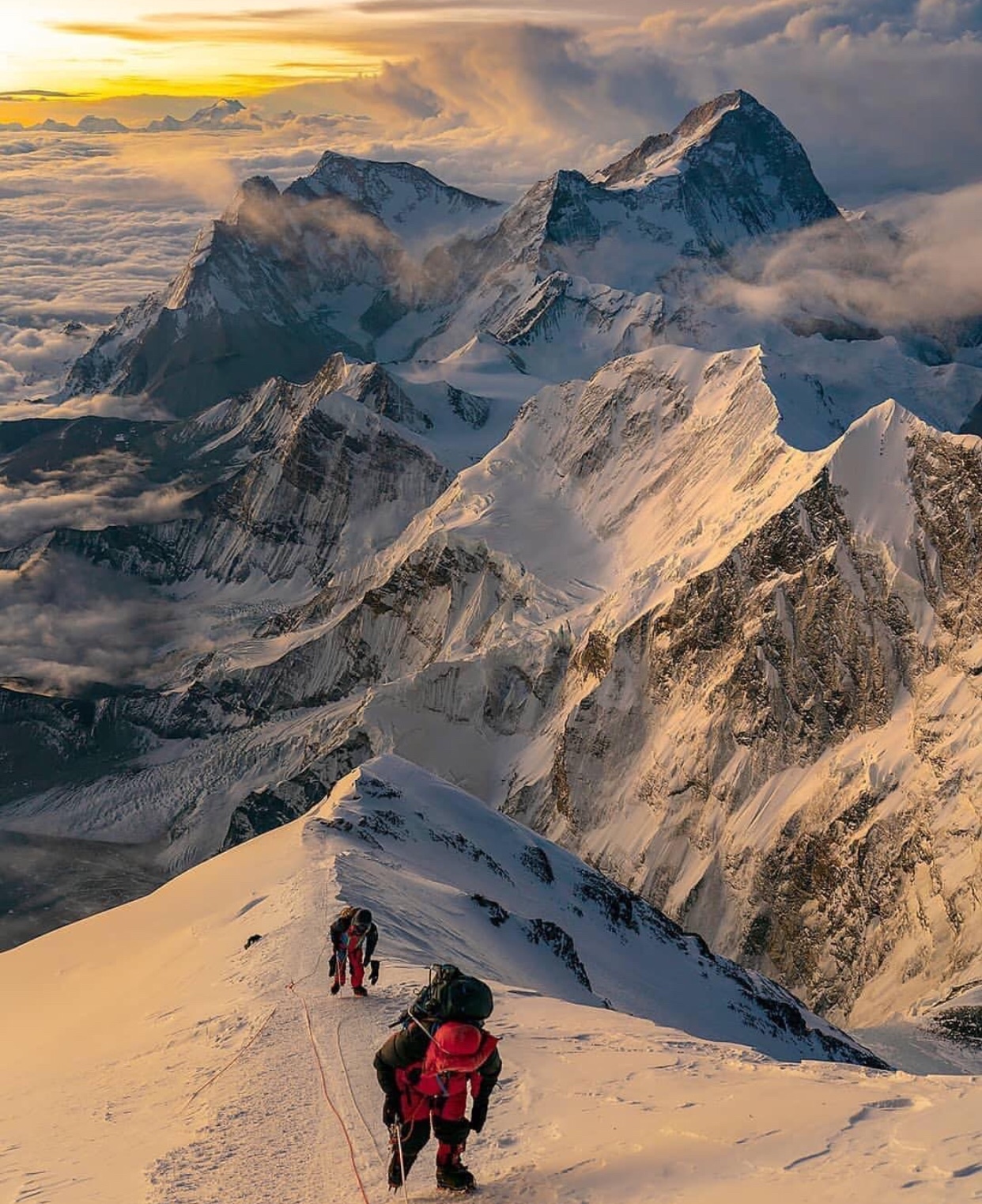 Sunrise taken from 8700 meters on Everest - Everest, Sunrise, The mountains, The photo, Mountaineering