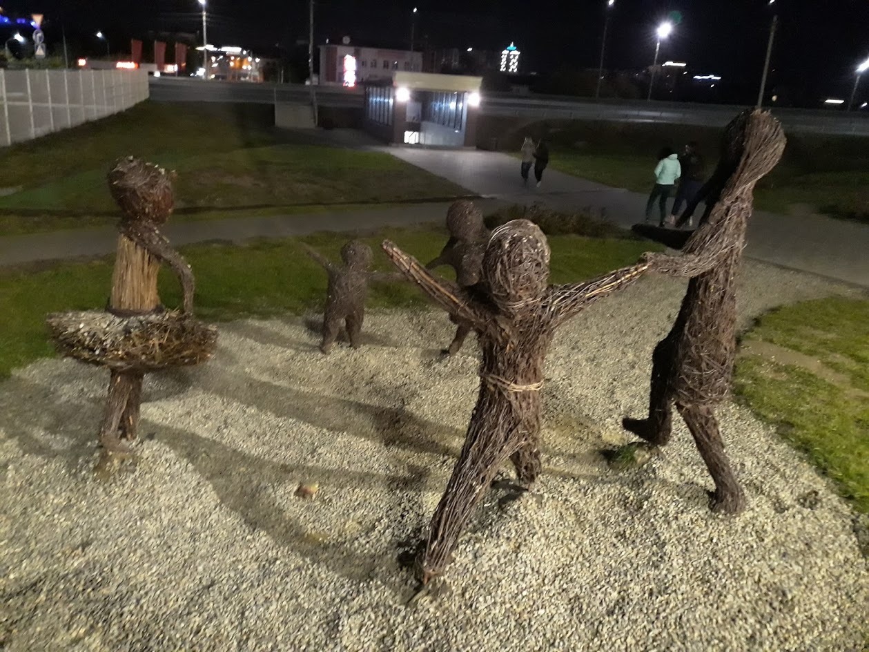 Gloomy sculpture at VDNKh - My, Sculpture, VDNKh, Barnaul, Kripota, Gloomy, Children, Video